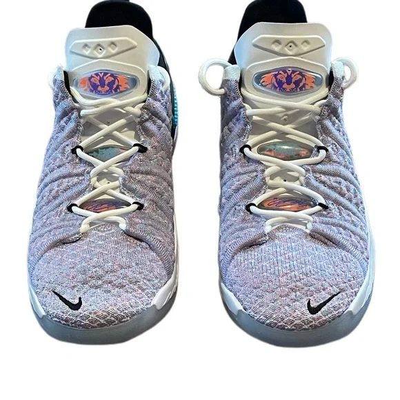 Nike LeBron XVIII 18 GS Size 7Y Purple White Basketball Shoes CW2760-900